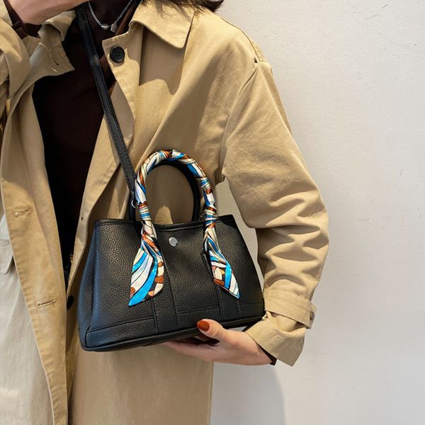 large capacity lychee pattern handbag 2022 new retro scarf handbag shoulder bag women's texture brand messenger bag
large capacity lychee pattern handbag 2022 new retro scarf handbag shoulder bag women's texture brand messenger bag