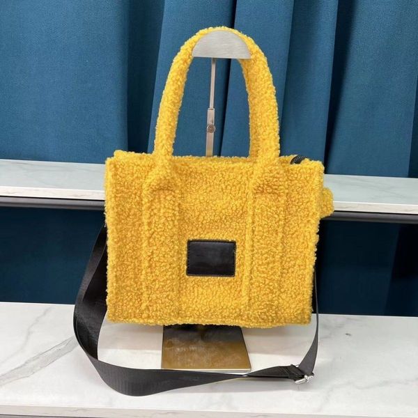 2023s designer bags hands lamb wool luxury women's totes highs quality new fashion letter plush tote popular 100 hand bill ofk2r4k2r4
2023s designer bags hands lamb wool luxury women's totes highs quality new fashion letter plush tote popular 100 hand bill ofk2r4k2r4