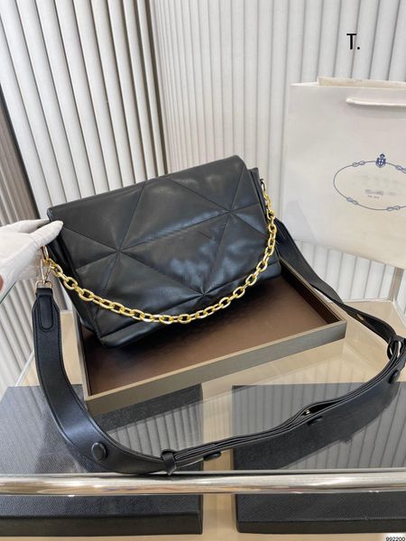 fashion brand designer messenger bag shoulder bags cool luxurious handbags practical large capacity womens purse soft leather totes for wome
fashion brand designer messenger bag shoulder bags cool luxurious handbags practical large capacity womens purse soft leather totes for wome