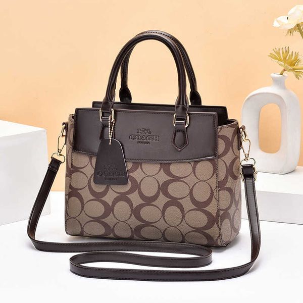 2023 trendy brand fashion a woman's bag women's bag new boston pillow handbag fashion one shoulder
2023 trendy brand fashion a woman's bag women's bag new boston pillow handbag fashion one shoulder
