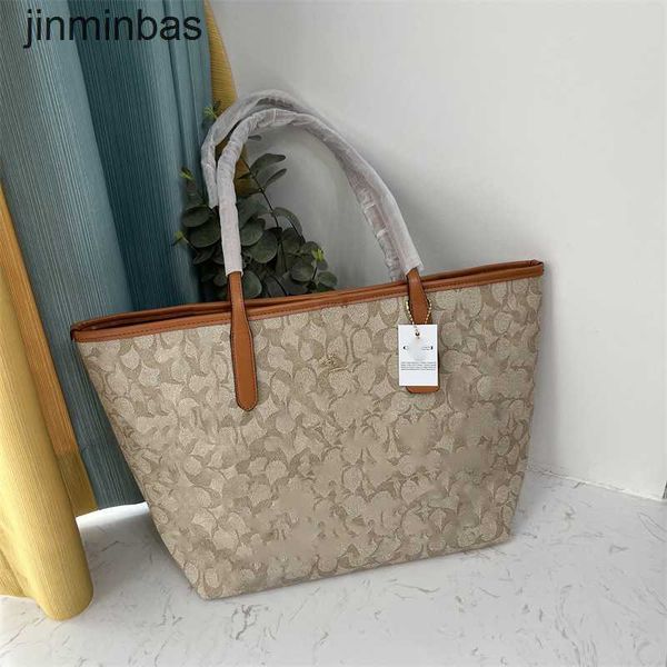 50% discount in stores 2023 fashion bag family classic flower horse drawn tote printed bag magnetic shopping single shoulder diagonal cross
50% discount in stores 2023 fashion bag family classic flower horse drawn tote printed bag magnetic shopping single shoulder diagonal cross