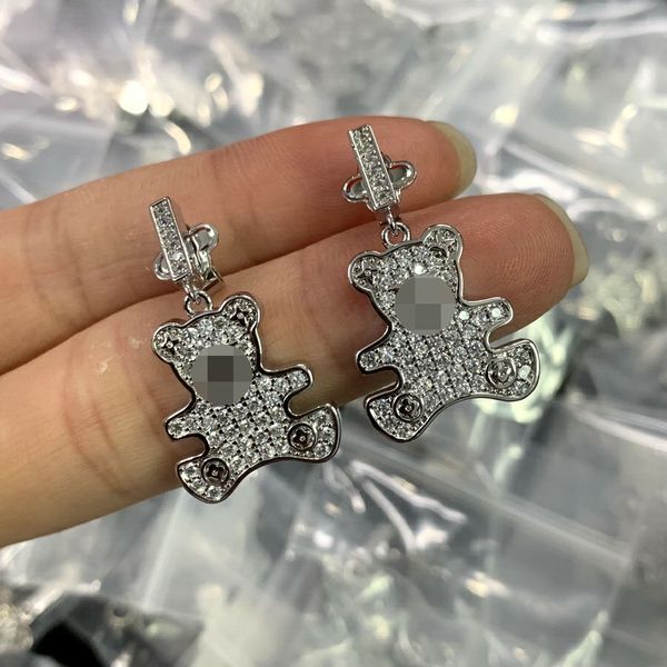 new designed women silver dangle bear earring v letter full diamonds brass 18k gold plating ladies love pendants earrings studs designer jew
new designed women silver dangle bear earring v letter full diamonds brass 18k gold plating ladies love pendants earrings studs designer jew