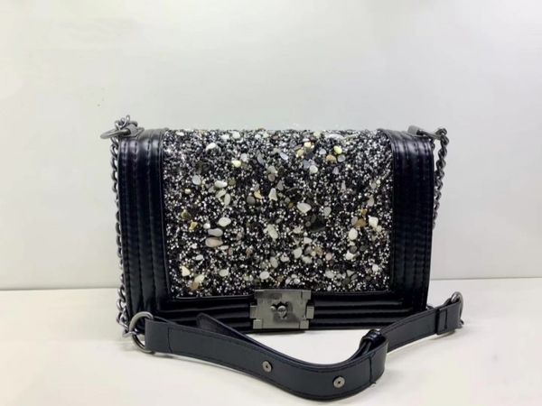 luxurys designer diamond noodles real leather crossbody shoulder bags banquet shopping wedding leisure business package 2022 26cm
luxurys designer diamond noodles real leather crossbody shoulder bags banquet shopping wedding leisure business package 2022 26cm