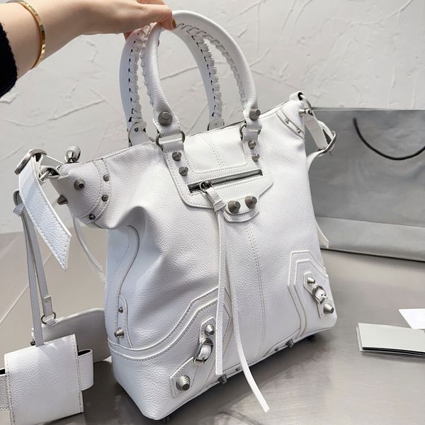 luxury designer bags large capacity tote bag women handbag fashion shoulder bags classic crossbody boutique bagss quality hip-hop rivets rm
luxury designer bags large capacity tote bag women handbag fashion shoulder bags classic crossbody boutique bagss quality hip-hop rivets rm
