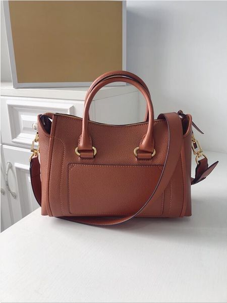 women luxurys designers bags messenger handbag leather 2022 lady totes fashion vintage printing shoulder bag classic crossbody bag stock cro
women luxurys designers bags messenger handbag leather 2022 lady totes fashion vintage printing shoulder bag classic crossbody bag stock cro