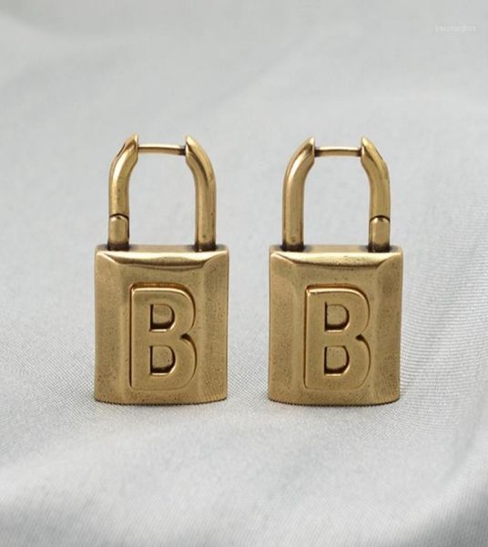 stud retro letter b lock earrings highquality brass material to create personality exaggerated highend metal2490399, Golden;silver
stud retro letter b lock earrings highquality brass material to create personality exaggerated highend metal2490399, Golden;silver