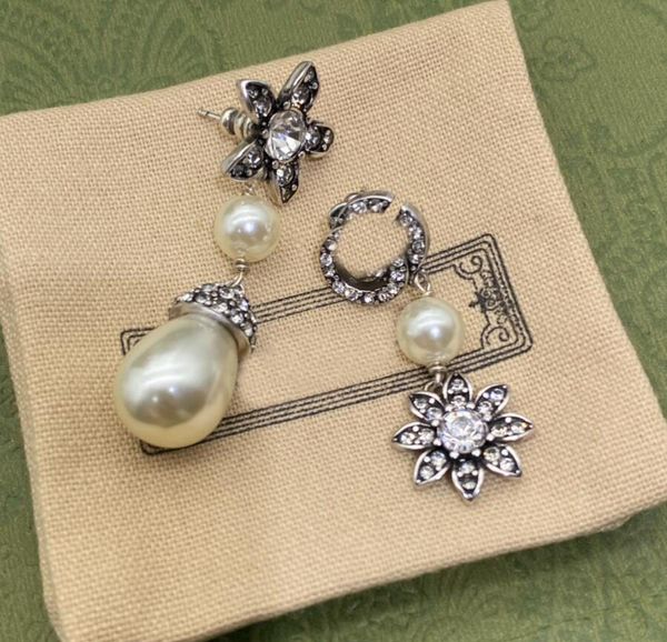fashion designer teardrop shape pearl dangle earrings eardrop women classic brand letter earrings ear stud party wedding jewelry with box, Silver
fashion designer teardrop shape pearl dangle earrings eardrop women classic brand letter earrings ear stud party wedding jewelry with box, Silver