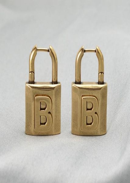 stud retro letter b lock earrings highquality brass material to create personality exaggerated highend metal2717639, Golden;silver
stud retro letter b lock earrings highquality brass material to create personality exaggerated highend metal2717639, Golden;silver