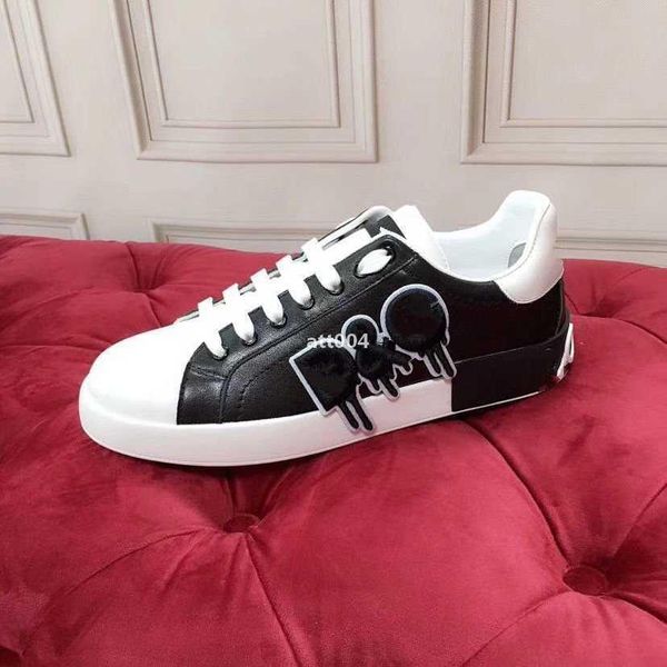 2021the man arrival casual shoes white black red fashion mens women leather breathable shoes open low sports sn valentinoes valentinoity dzl
2021the man arrival casual shoes white black red fashion mens women leather breathable shoes open low sports sn valentinoes valentinoity dzl