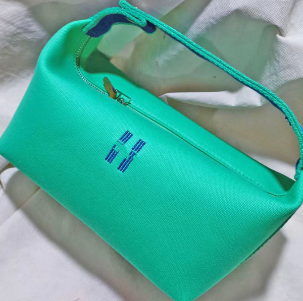 fashion high-end girl traveling toilet bag women wash bags large capacity cosmetic bags makeup toiletry bag pouch281z
fashion high-end girl traveling toilet bag women wash bags large capacity cosmetic bags makeup toiletry bag pouch281z