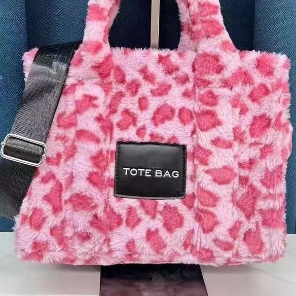2023s designer bags hands lamb wool luxury women's totes highs quality new fashion letter plush tote popular 100 hand bill of2nq82nq8
2023s designer bags hands lamb wool luxury women's totes highs quality new fashion letter plush tote popular 100 hand bill of2nq82nq8