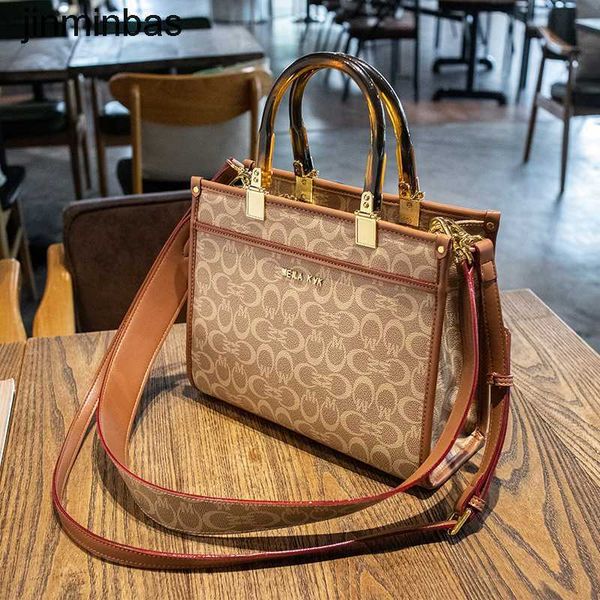 50% discount in stores 2023 fashion bag hand women's new summer middle aged atmosphere large capacity msenger mother's
50% discount in stores 2023 fashion bag hand women's new summer middle aged atmosphere large capacity msenger mother's