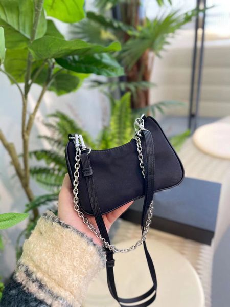 2023 fashion re-edition 2005 nylon woman luxurys men designers bags lady womens mens crossbody tote hobo shoulder purses handbags bag wallet
2023 fashion re-edition 2005 nylon woman luxurys men designers bags lady womens mens crossbody tote hobo shoulder purses handbags bag wallet