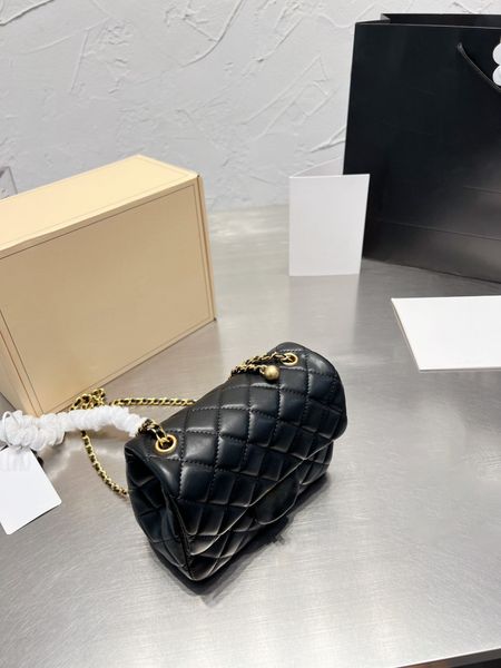 2023 winter cf designer shoulder bag classic crossbody bag women's handbag large capacity wallet adjustable gold ball chain sheep
2023 winter cf designer shoulder bag classic crossbody bag women's handbag large capacity wallet adjustable gold ball chain sheep