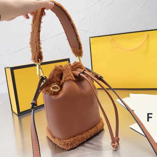 shopping bags tote luxurys handbag women vintage f drawstring bucket winter plush shopper designer letter crossbody purse
shopping bags tote luxurys handbag women vintage f drawstring bucket winter plush shopper designer letter crossbody purse