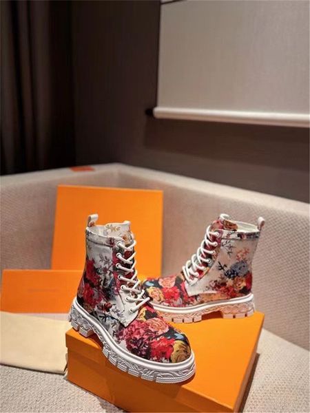 designer luxury territory ankle comfort boot coated canvas leather black mulch color combat boots leather booties with original box
designer luxury territory ankle comfort boot coated canvas leather black mulch color combat boots leather booties with original box