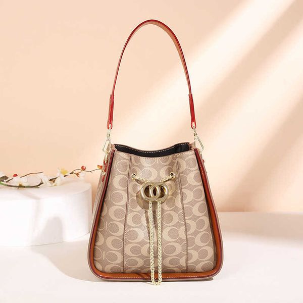 2023 trendy brand fashion a woman's bag genuine leather women's kou's old flower portable one shoulder cross band wide bucket
2023 trendy brand fashion a woman's bag genuine leather women's kou's old flower portable one shoulder cross band wide bucket