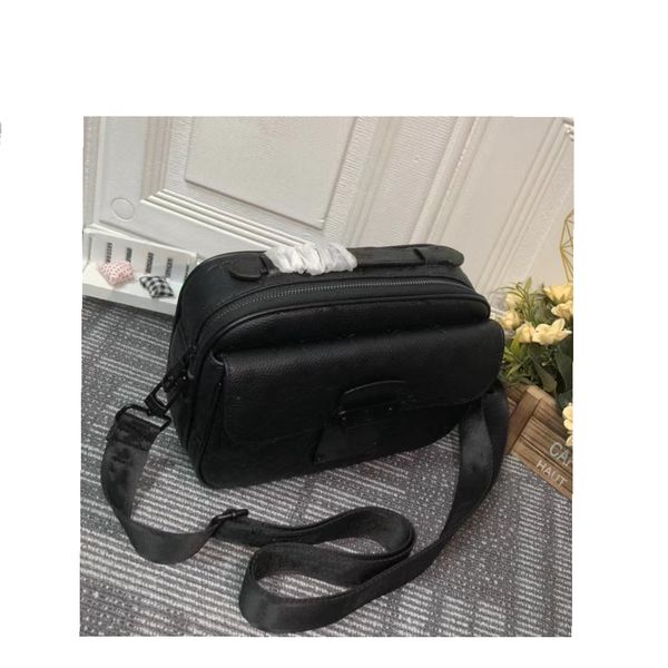 luxury designers shoulder bag mens monograms embossing handbags fashions classics set lock postmans handbag fashion luxurys brands crossbody
luxury designers shoulder bag mens monograms embossing handbags fashions classics set lock postmans handbag fashion luxurys brands crossbody