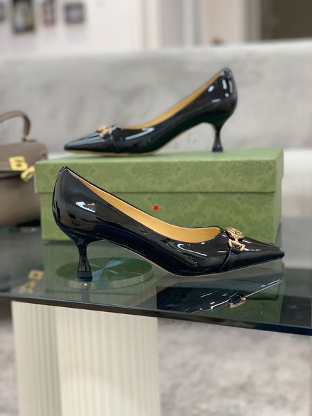 2023 women shoes heels sandals dress shoe lady sandal lides classics fashion beach thick bottom leather high heel by alphabet with box size, Black
2023 women shoes heels sandals dress shoe lady sandal lides classics fashion beach thick bottom leather high heel by alphabet with box size, Black