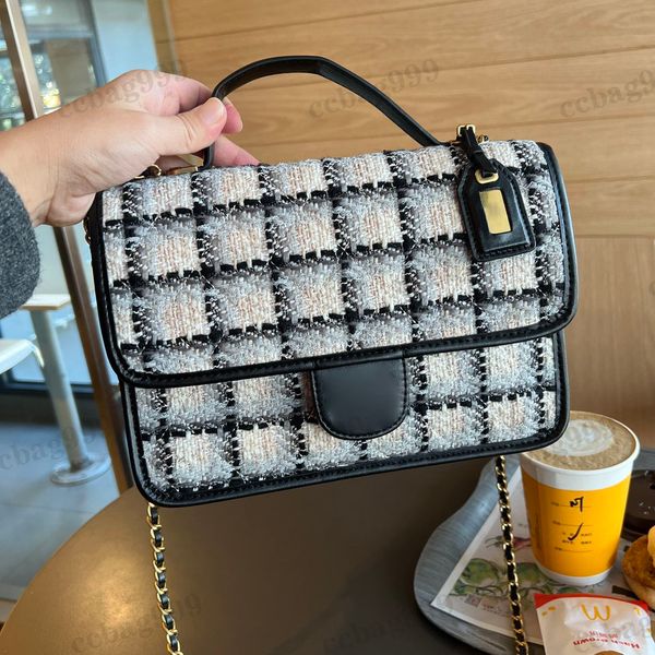 22fall french tweed postman envelope bag with handle classic black white woolen quilted matelasse gold metal chain crossbody multi pockets h
22fall french tweed postman envelope bag with handle classic black white woolen quilted matelasse gold metal chain crossbody multi pockets h