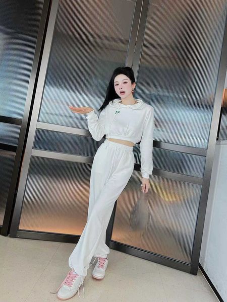 women's two piece pants 22 early autumn new fashion simple embroidery letter hooded sweater and slim pants set, White
women's two piece pants 22 early autumn new fashion simple embroidery letter hooded sweater and slim pants set, White