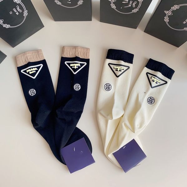 men women designer letters sports socks fashion long socks with printed 2020 new arrival colorful womens and mens stocking casual socks, Black;white
men women designer letters sports socks fashion long socks with printed 2020 new arrival colorful womens and mens stocking casual socks, Black;white