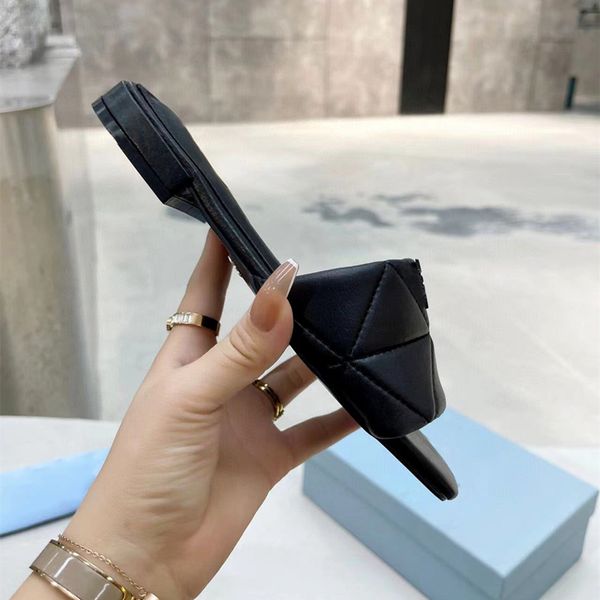 designer women's slippers new fashion summer flat heel leather embroidered buckle sandals 35-43 with box, Black
designer women's slippers new fashion summer flat heel leather embroidered buckle sandals 35-43 with box, Black