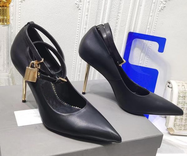 woman dress shoes sandals slippers luxury slides ford tom leather chain heel ankle strap sandal summer trendy leather rubber beach slide a1
woman dress shoes sandals slippers luxury slides ford tom leather chain heel ankle strap sandal summer trendy leather rubber beach slide a1