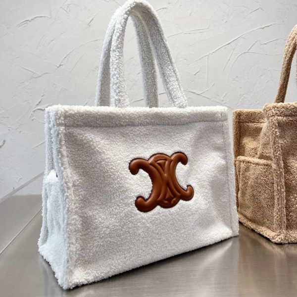 stuff sacks 2022 new triumphal arch lamb tote large capacity shopping bag women's one shoulder portable versatile woolen bag
stuff sacks 2022 new triumphal arch lamb tote large capacity shopping bag women's one shoulder portable versatile woolen bag