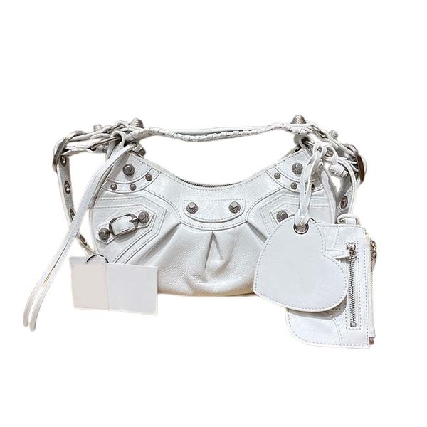 designer handbags new fashion casual small square bags unique shoulder messenger leather portable diagonal woman tote handbags capacity plai
designer handbags new fashion casual small square bags unique shoulder messenger leather portable diagonal woman tote handbags capacity plai