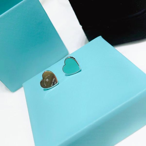 heart shaped diamond stud earrings classic designer women's earrings high end 925 silver jewelry festival gift factory, Golden;silver
heart shaped diamond stud earrings classic designer women's earrings high end 925 silver jewelry festival gift factory, Golden;silver