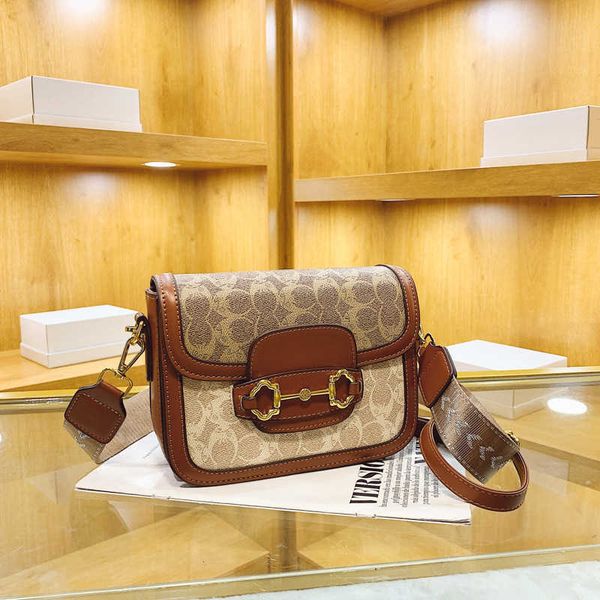 2023 trendy brand fashion a woman's bag this year's popular women new color contrast printing one shoulder small square net red te
2023 trendy brand fashion a woman's bag this year's popular women new color contrast printing one shoulder small square net red te