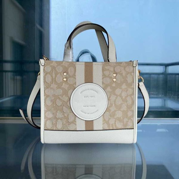 2023 trendy brand fashion a woman's bag new tote fashion large capacity canvas with pitot one shoulder women's bag
2023 trendy brand fashion a woman's bag new tote fashion large capacity canvas with pitot one shoulder women's bag
