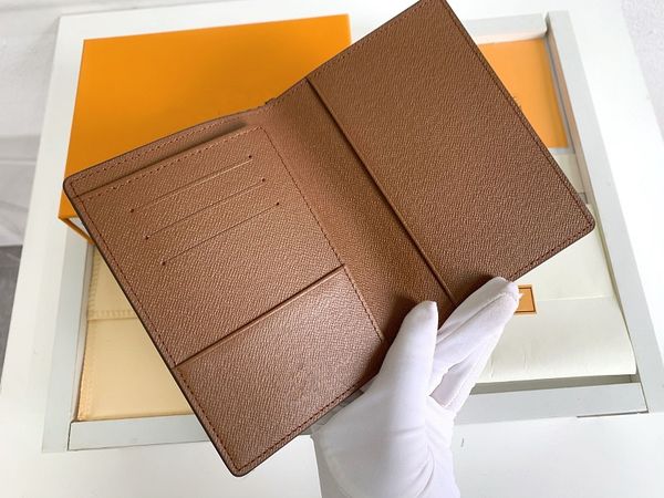 designer luxury bag passport wallets for women fashion wallet ladies handbag coin pocket cardhorder leather mens clutch bag famous business, Brown;gray
designer luxury bag passport wallets for women fashion wallet ladies handbag coin pocket cardhorder leather mens clutch bag famous business, Brown;gray