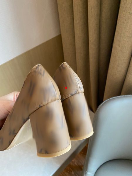 2023 dress shoes buckle shoes high heels pumps ladies wedding shoesss black heel shoe metal v tacones pointed toe stilettos shoess with box
2023 dress shoes buckle shoes high heels pumps ladies wedding shoesss black heel shoe metal v tacones pointed toe stilettos shoess with box