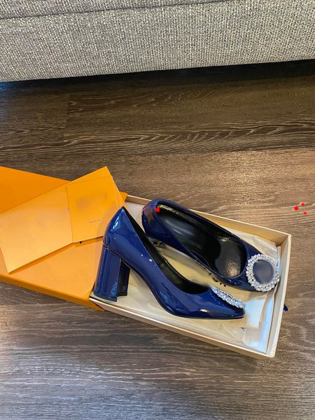 2023 buckle shoes woman high heels pumps ladies wedding shoesss heels shoe metal v tacones pointed toe stilettos black dress shoess with box
2023 buckle shoes woman high heels pumps ladies wedding shoesss heels shoe metal v tacones pointed toe stilettos black dress shoess with box