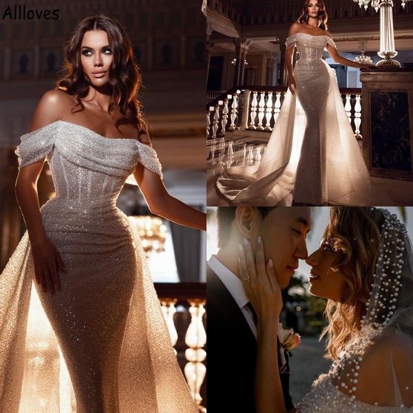 glittering sequined dubai arabic mermaid wedding dresses with detachable train off the shoulder pleats modern bridal gowns plus size vestido, White
glittering sequined dubai arabic mermaid wedding dresses with detachable train off the shoulder pleats modern bridal gowns plus size vestido, White