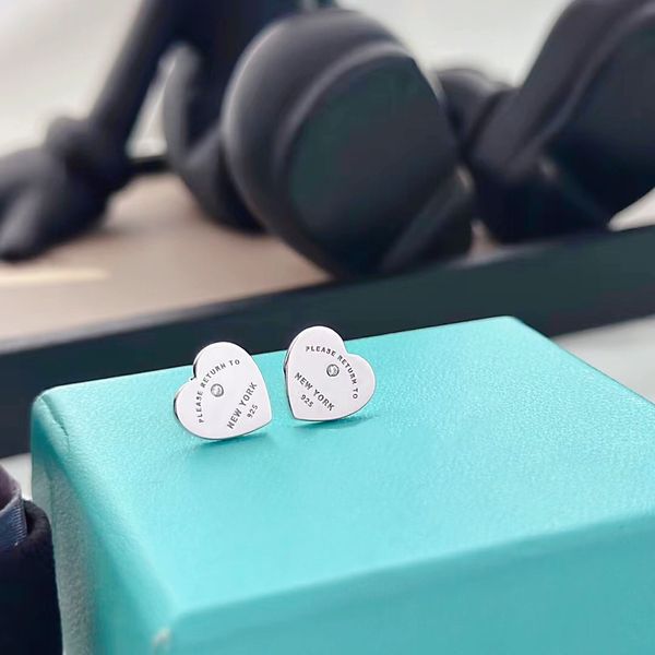 heart shaped diamond stud earrings fashion designer women's earrings luxury 925 silver jewelry holiday gift, Golden;silver
heart shaped diamond stud earrings fashion designer women's earrings luxury 925 silver jewelry holiday gift, Golden;silver