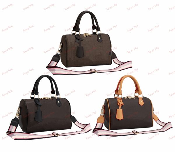 luxury tote bag designer pillow shaped totes classic fashion large capacity handbags with lock old flower and grid design
luxury tote bag designer pillow shaped totes classic fashion large capacity handbags with lock old flower and grid design