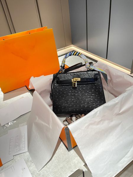 2022 chief designer's pink classic shoulder bag chooses us to be your fashion owner
2022 chief designer's pink classic shoulder bag chooses us to be your fashion owner