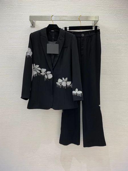 luxury women's two piece pants 2023 new spring autumn lapel neck long sleeve print coats brand same style designer 2 piece sets 1211-1, White
luxury women's two piece pants 2023 new spring autumn lapel neck long sleeve print coats brand same style designer 2 piece sets 1211-1, White