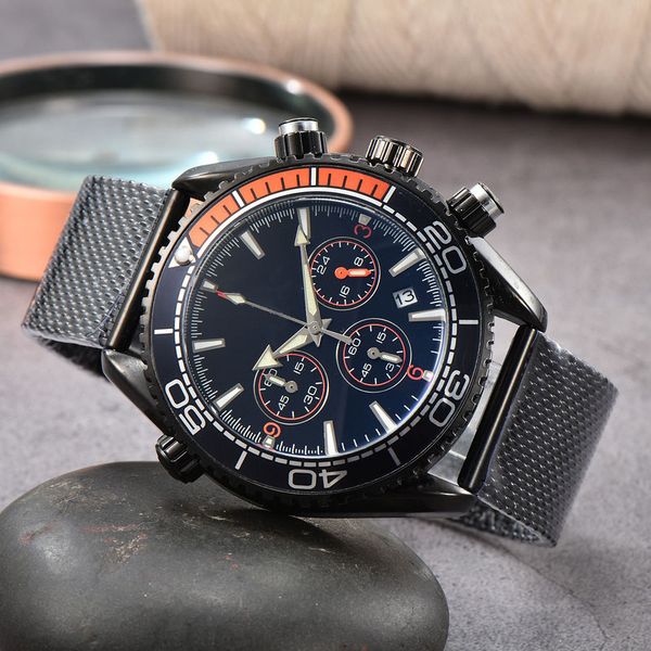 2022 men's luxury quartz watch fashion leisure six needle multifunctional calendar glow waterproof steel band watches, Slivery;brown
2022 men's luxury quartz watch fashion leisure six needle multifunctional calendar glow waterproof steel band watches, Slivery;brown