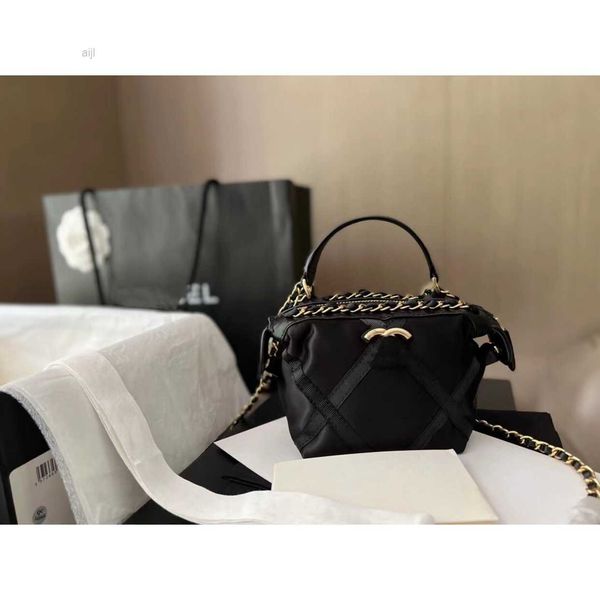 xiaoxiangfeng bag female 2022 new mini satin dumpling chain nylon versatile one shoulder messenger handbag
xiaoxiangfeng bag female 2022 new mini satin dumpling chain nylon versatile one shoulder messenger handbag