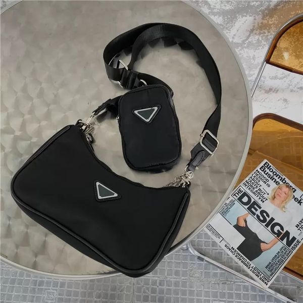 2023 wholesale canvas big brand fashion hip-hop shoulder bag female chest bag ladies casual bracelet handbag retro presbyopic wallet messe
2023 wholesale canvas big brand fashion hip-hop shoulder bag female chest bag ladies casual bracelet handbag retro presbyopic wallet messe