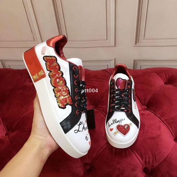 2021the man arrival casual shoes white black red fashion mens women leather breathable shoes open low sports sn valentinoes valentinoity qpe
2021the man arrival casual shoes white black red fashion mens women leather breathable shoes open low sports sn valentinoes valentinoity qpe