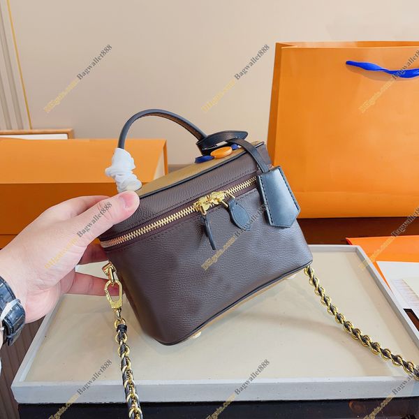 designer cosmetic bags vanity makeup cases fashion shoulder purse classic mini brown flower leather women crossbody bags toiletry pouch luxu
designer cosmetic bags vanity makeup cases fashion shoulder purse classic mini brown flower leather women crossbody bags toiletry pouch luxu