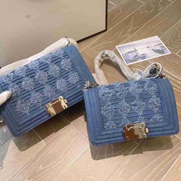 tanning women's bag 2022 spring new small popular denim cloth fragrant chain oblique straddle shoulder mother
tanning women's bag 2022 spring new small popular denim cloth fragrant chain oblique straddle shoulder mother