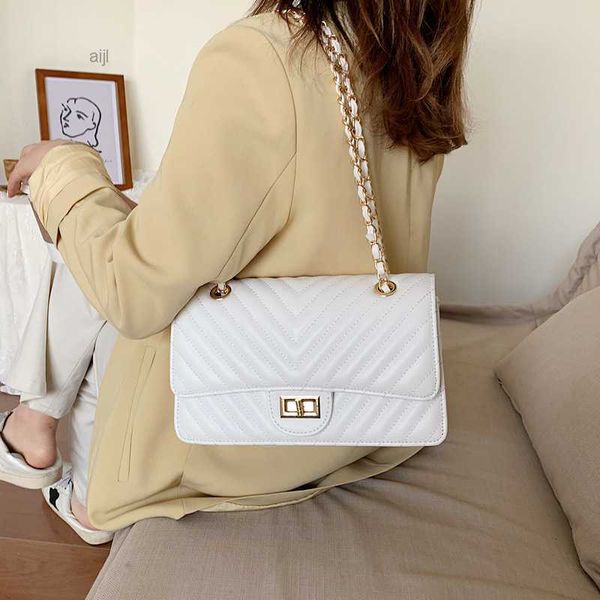 2020 spring and summer new small fragrance women's bag caviar rhombic chain texture fashion single shoulder messenger
2020 spring and summer new small fragrance women's bag caviar rhombic chain texture fashion single shoulder messenger