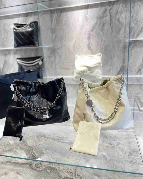 2022 lingge small fragrant chain one shoulder women's bag 22bag garbage letter shopping tote
2022 lingge small fragrant chain one shoulder women's bag 22bag garbage letter shopping tote