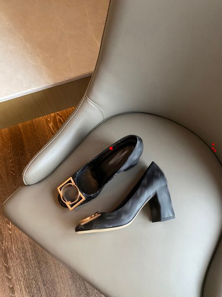 2023 good fashion women luxurys designers shoes designer sandals womens luxury high heels sandal dress shoess with box size 35-41 -m037, Black
2023 good fashion women luxurys designers shoes designer sandals womens luxury high heels sandal dress shoess with box size 35-41 -m037, Black